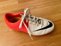 Nike Fußball Schuhe Stollen Schuhe weiß/pink Gr. 32 Niedersachsen - Braunschweig Vorschau