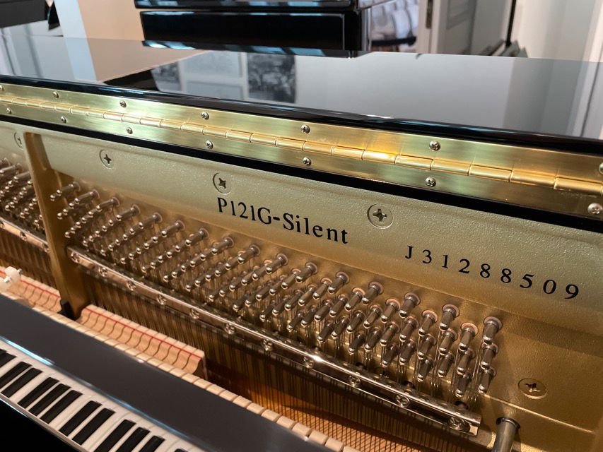 YAMAHA Klavier P 121 G - Silent schwarz poliert in Dresden