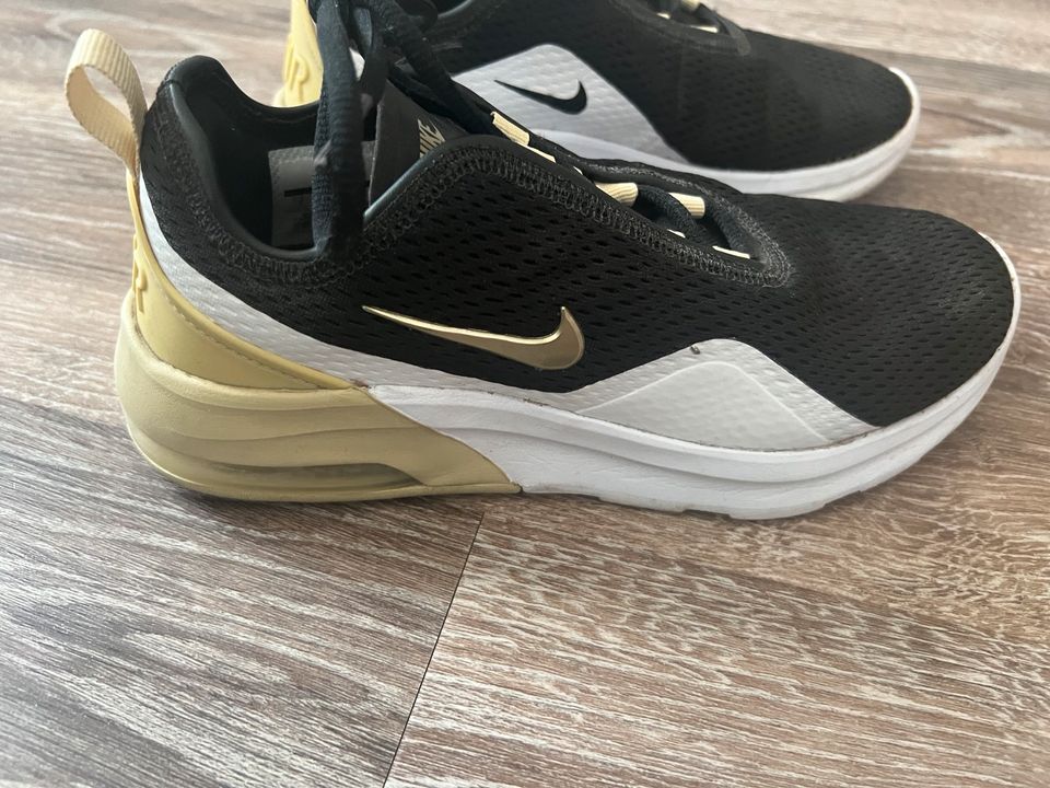 Sneaker Nike Gold schwarz in Lübbenau (Spreewald)