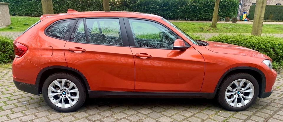 BMW X1 18d sDrive. Facelift! Navi, Panorama,Vollausstatt.Scheckh. in Meerbusch