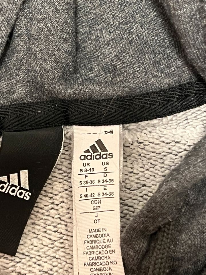 Graue Adidas Jacke in Augsburg