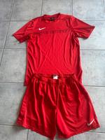 Nike + Sportshirt +  Fußballhose + Warmmachshirt + Gr. M + Rot + Hessen - Kassel Vorschau