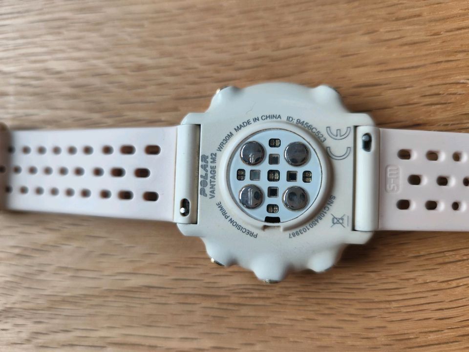 Polar Vantage M2 weiß gold Multisport Uhr Laufuhr Sportuhr in Oberottmarshausen