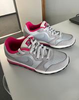 Nike MD Runner 2 Sneaker Turnschuhe Gr. 40 Neuwertig Hessen - Nidderau Vorschau