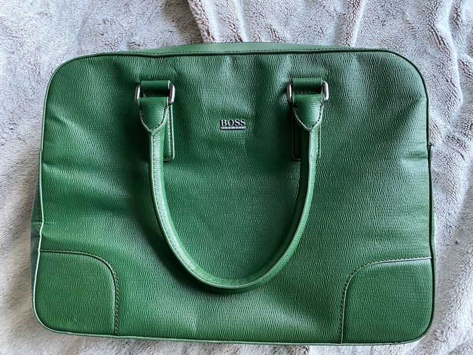 Hugo Boss Echtledertasche in Wismar