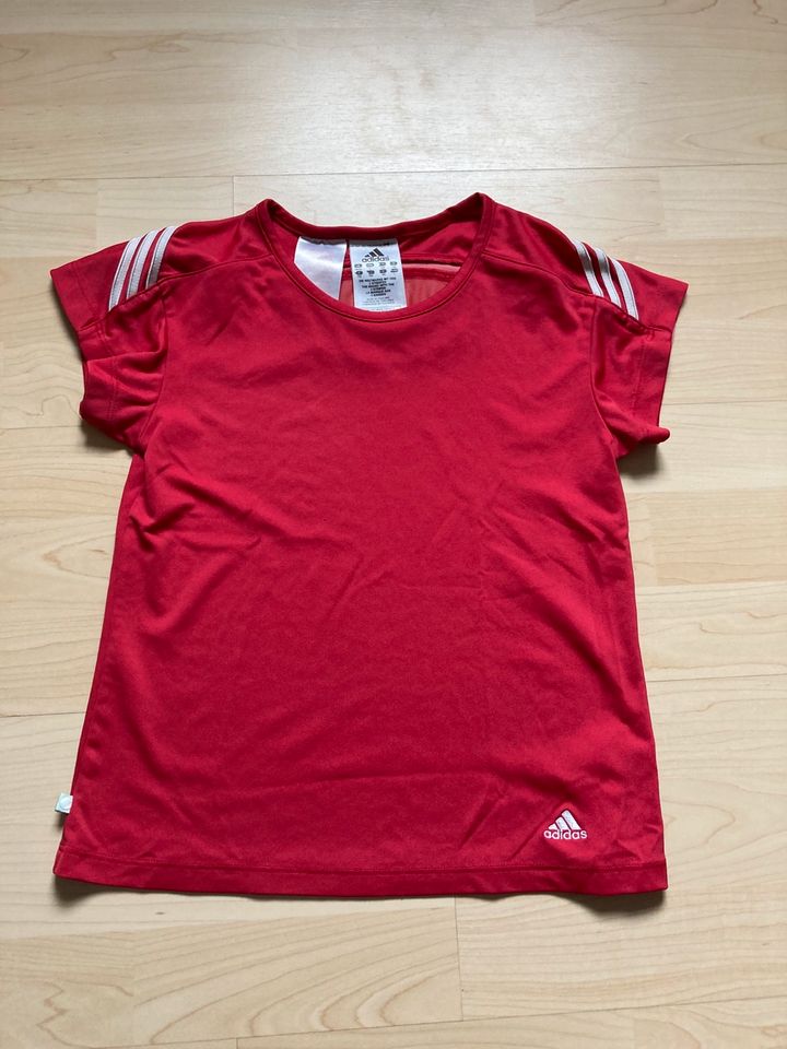 Adidas Sport Tshirt Oberteil 152 in Hessen - Grünberg | eBay Kleinanzeigen  ist jetzt Kleinanzeigen