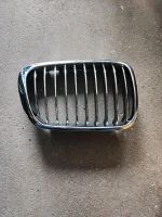 Grill Niere Kühlergrill Chrom Rechts für BMW 3 3er E46 98- nur bi Hessen - Waldbrunn Vorschau