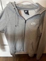 Nike Jacke hellgrau Hessen - Marburg Vorschau