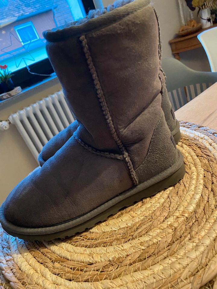 UGG Boots Stiefel grau gr 37 in Marpingen