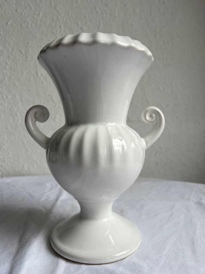 Weiße Vase/Henkelvase in Berlin