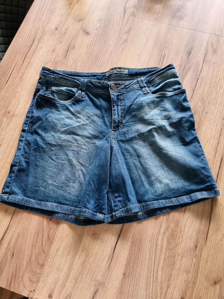 Jeans-Shorts Gr. 46 C&A in Dinslaken