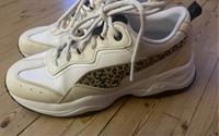 Puma Sneaker Turnschuhe 38,5 Leo Köln - Porz Vorschau