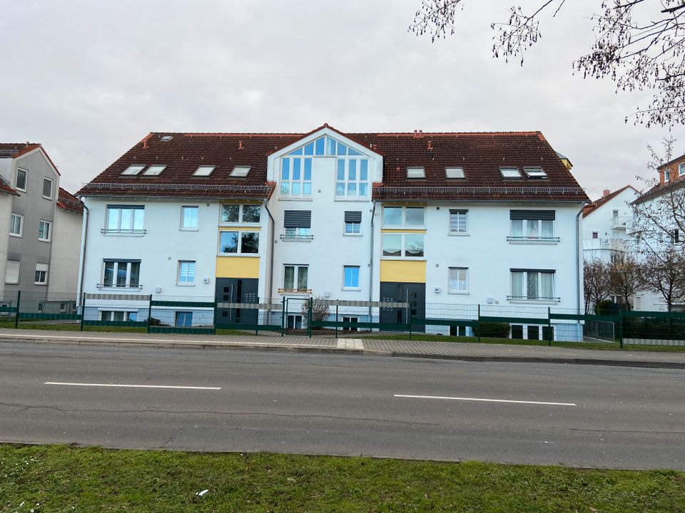 Seltene und gepflegte Wohnung mit drei Zimmern und Balkon in Raunheim