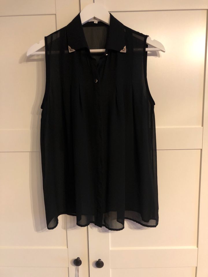 Schwarze, transparente Bluse von Glamorous in Freisen