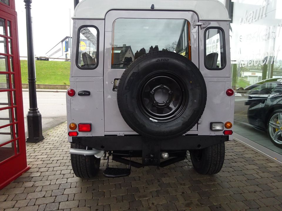 Land Rover Defender 90 2.0 16V 8-fach bereift in Heilbronn