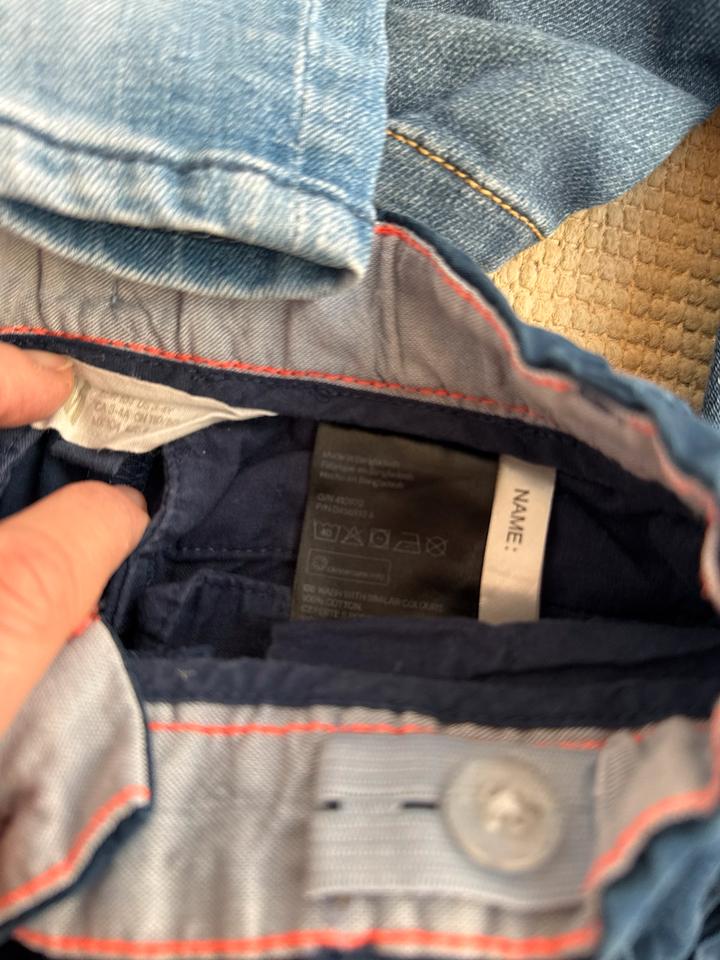 Paket Shorts & Polo Shirt Gr. 104/110 - Levi’s, H&M, OshKosh etc. in Rüsselsheim