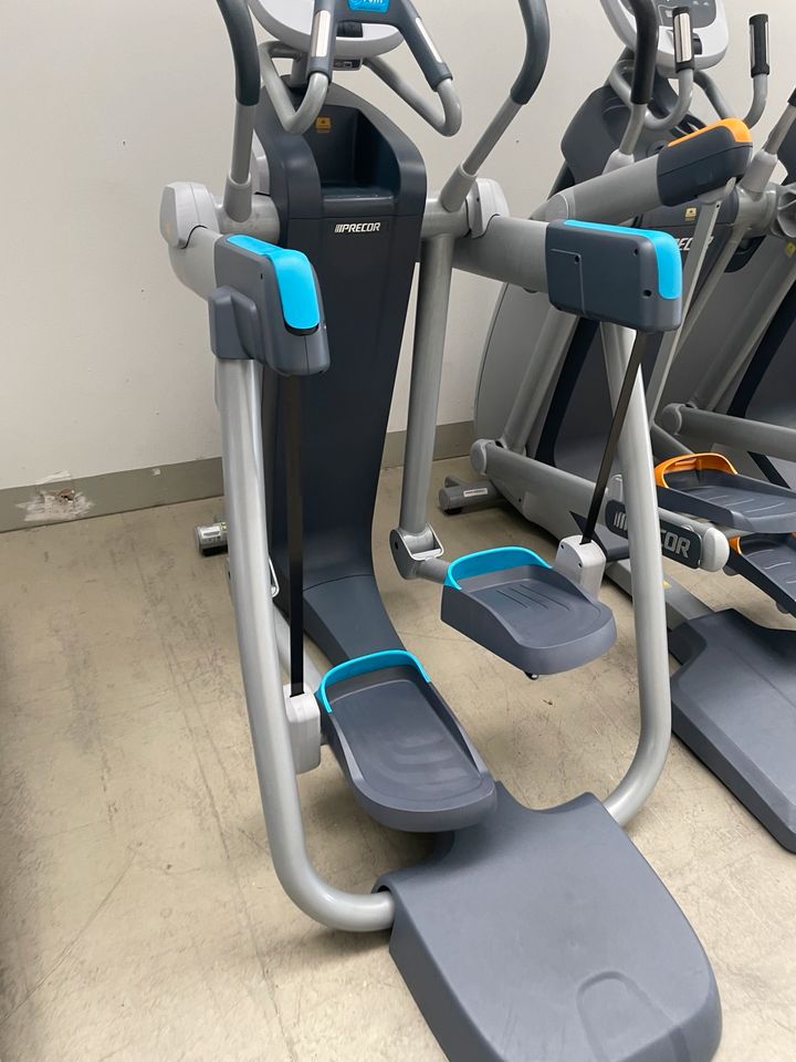 Precor AMT 883 P30 Open Stride Crosstrainer/ Stepper LED Stromlos in Nordkirchen