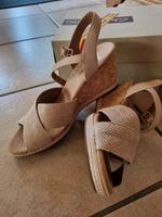Plateau Sandalen nude beige 39 Keilabsatz Hessen - Hirzenhain Vorschau