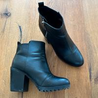 Stiefeletten Gr. 39, schwarz, Divided H&M Nordrhein-Westfalen - Krefeld Vorschau