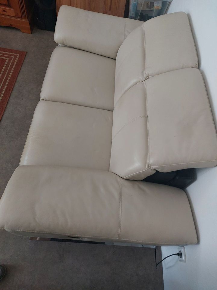 Creme Leder 2er Sitzer Relaxsofa Couch elektrisch Verstellbar in Viernheim