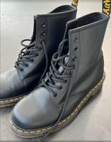 Dr Martens Stiefeln Neu in der OVP Größe 41 sind 16 Loch Stiefeln Kr. Altötting - Burghausen Vorschau
