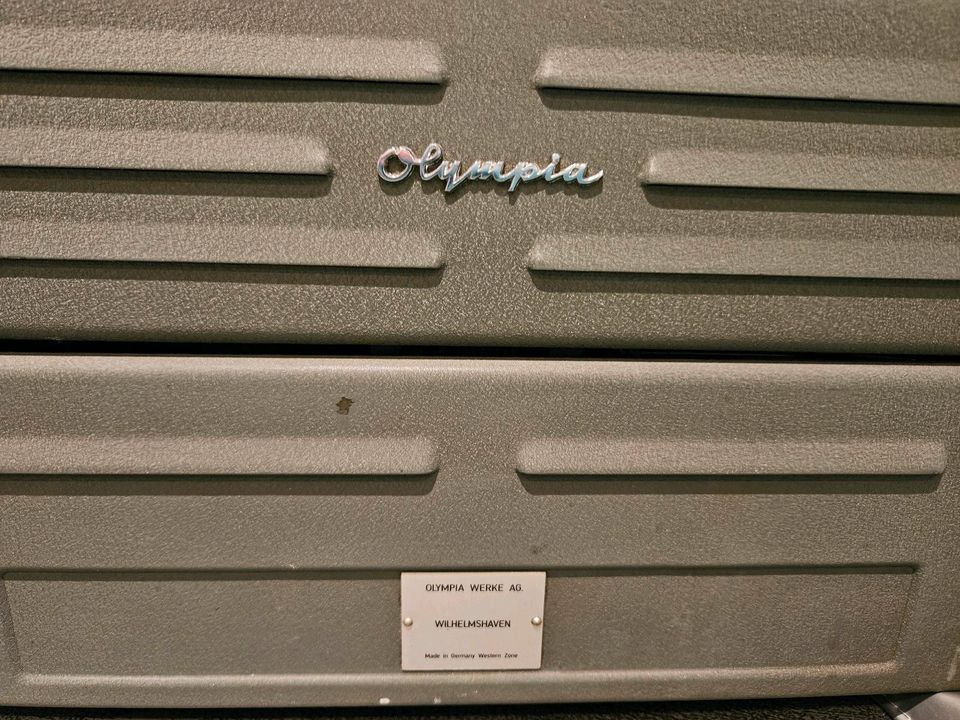 Schreibmaschine Olympia in Schopfheim