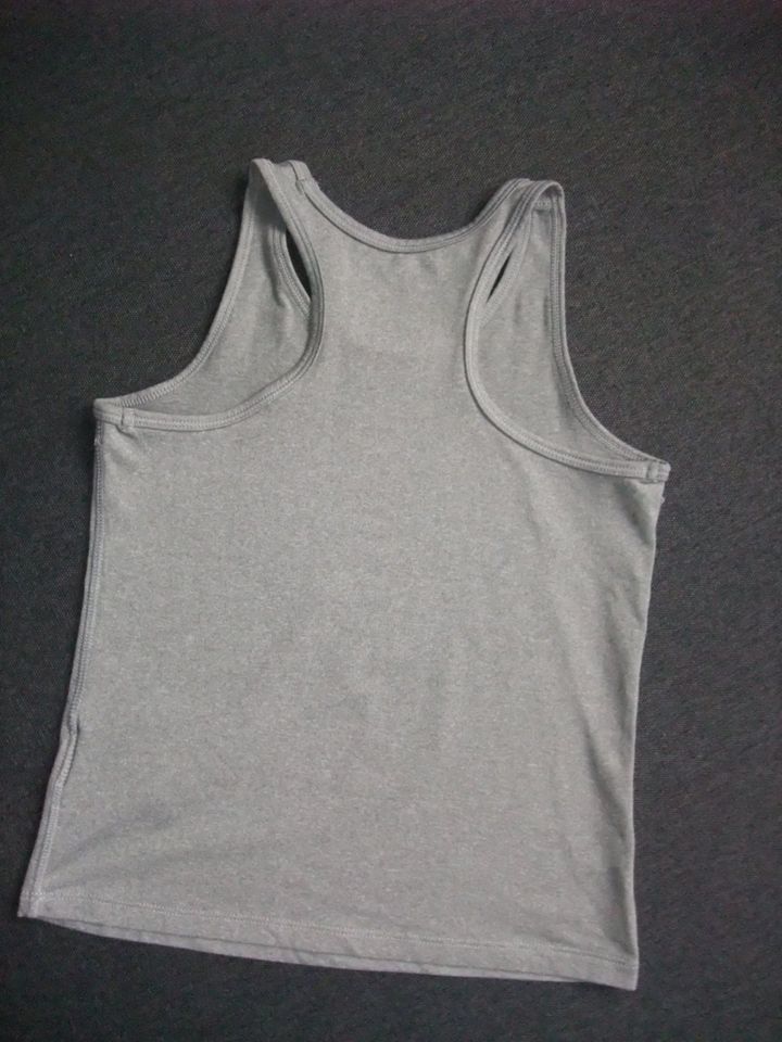 Mädchen Sport Shirt Achselshirt Top, H&M, Gr. 122-128, grau in Michelstadt