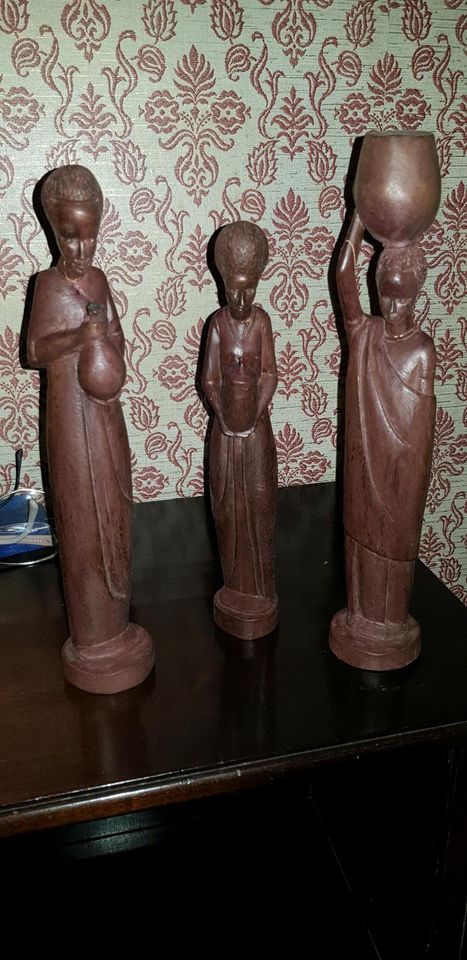3 Figuren aus Holz handgeschnitzt in Garching b München