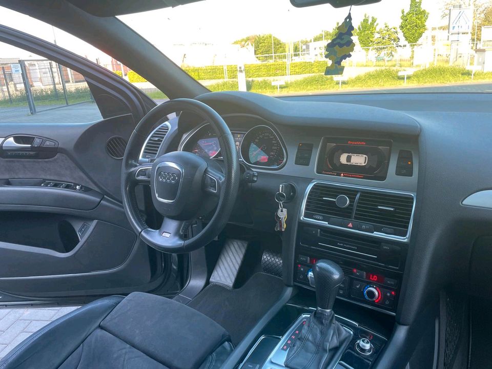 Audi Q7 3.0 TDI 8-Gang 3×S line 7sitzer, Ahk in Rosdorf