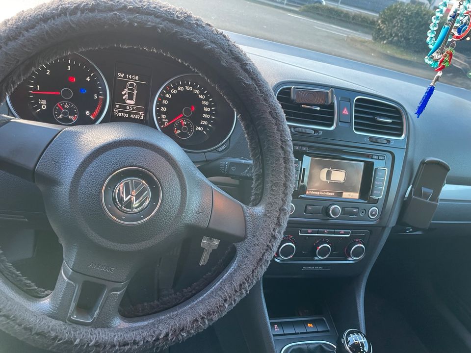 Golf 6 2011 Motor 1,6 in Duisburg