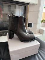 Klassische Chelsea-Boots mit Blockabsatz Nordrhein-Westfalen - Menden Vorschau