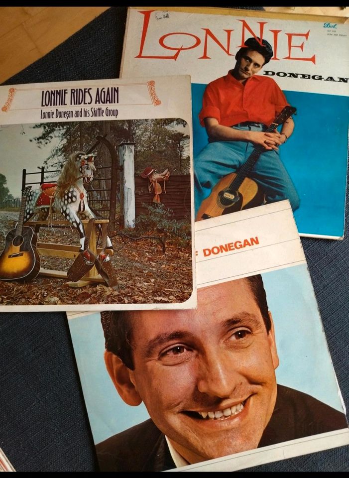 LPs Lonnie Donegan A golden Age, Rides again in Schlüchtern