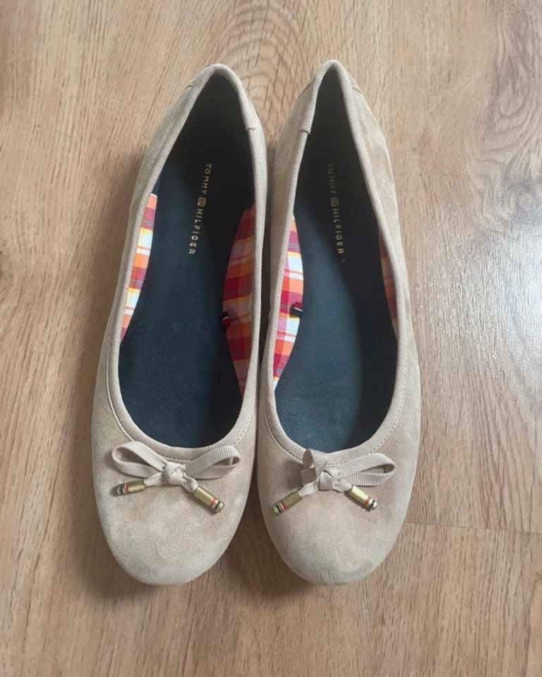 Tommy Hilfiger Ballerinas flache Schuhe Wildleder Gr 39 in Niedersachsen -  Osnabrück | eBay Kleinanzeigen ist jetzt Kleinanzeigen