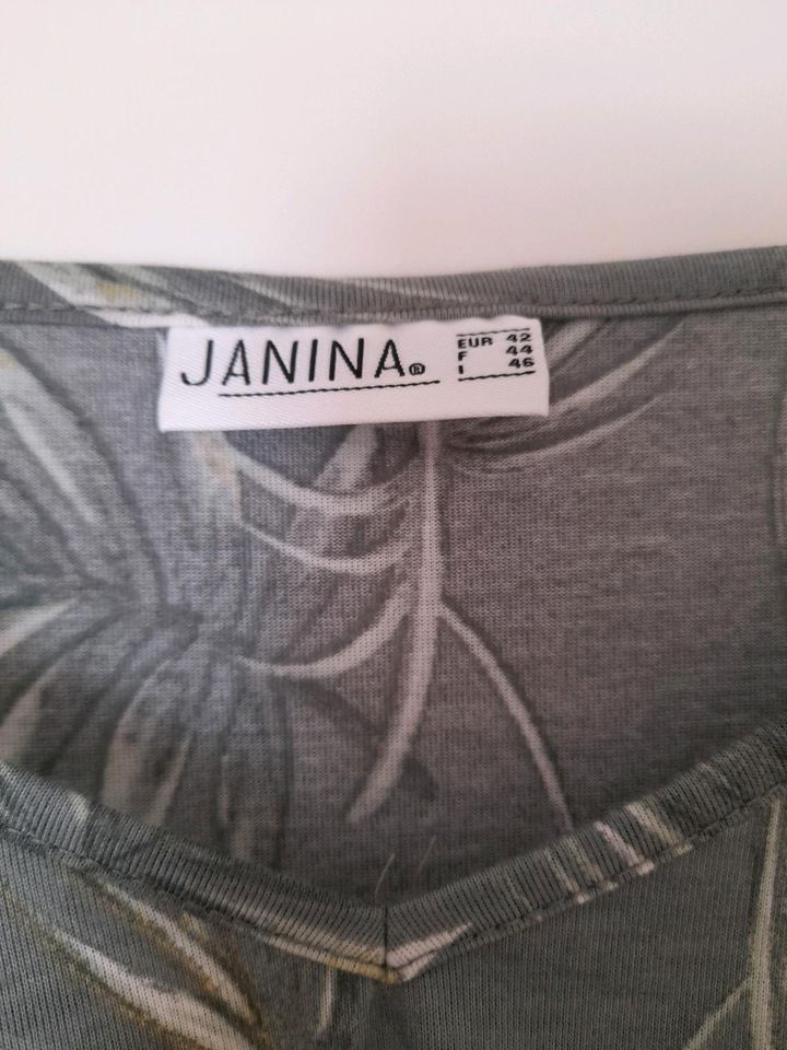 T-Shirt Größe 42 von Janina in Horgenzell