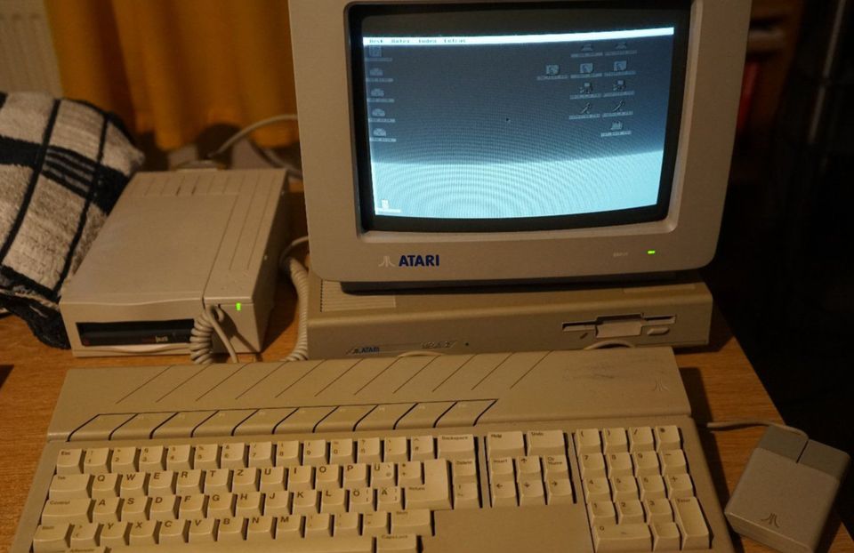 Atari Mega ST, Monitor, Festplatte u. viele Extras in Garrel