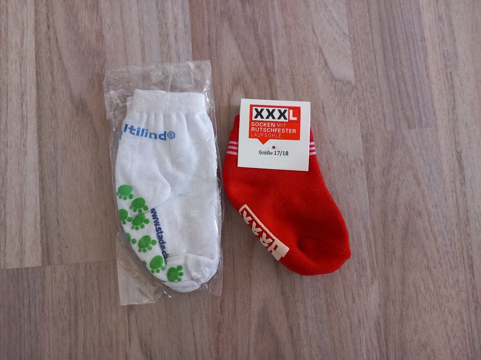 2 Paar Anti-Rutsch-Socken - NEU in Arnstein