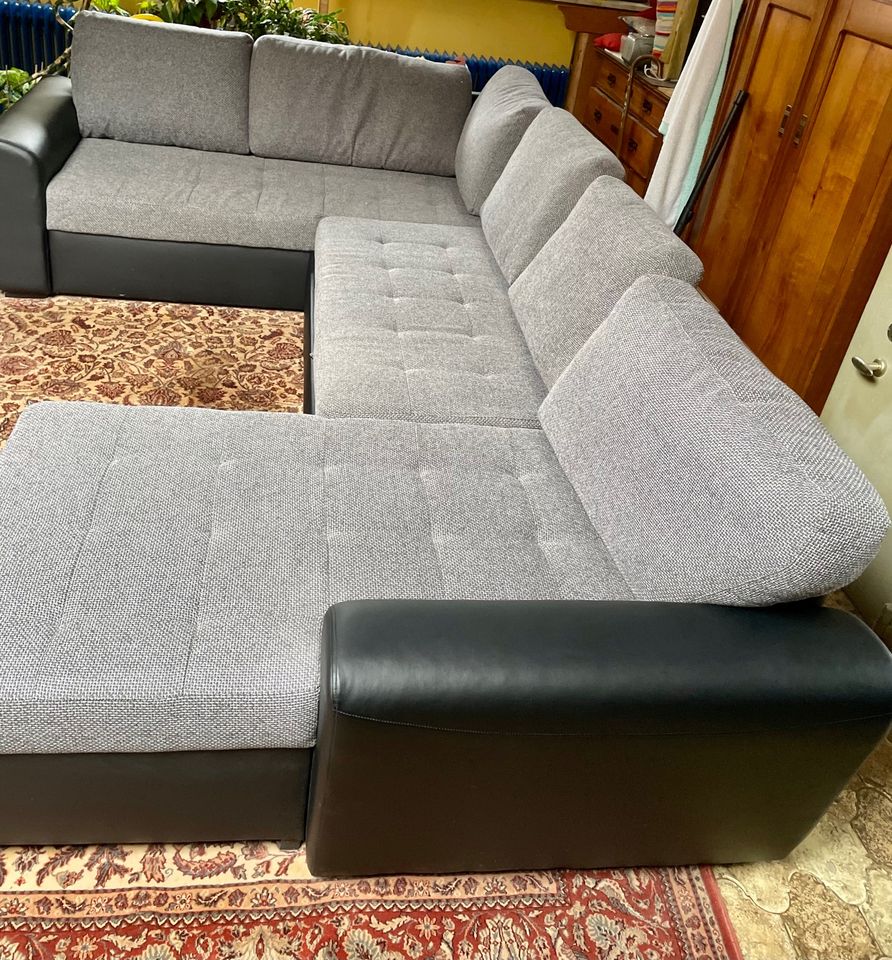 Große  Couch mit Schlafauszug 320 x 160 x 200 cm Sitzfläche 60 cm in Keltern