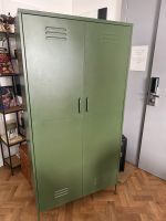 Kleiderschrank Metall Grün mit passendem Nachttisch Berlin - Wilmersdorf Vorschau