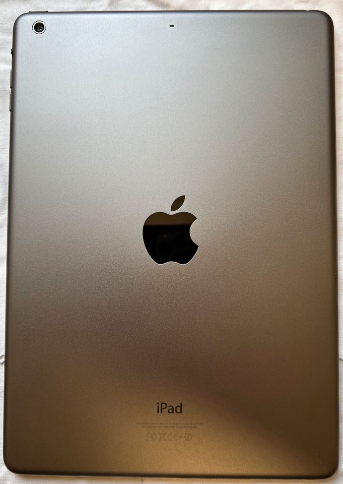 Apple iPad Air Wi-Fi 16GB Space Gray Model A1474 in Wernigerode