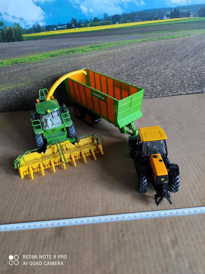 Siku Farmer 1:32 Set 11 Mais Häcksler John Deere 7500 Joskin JCB in Bielefeld