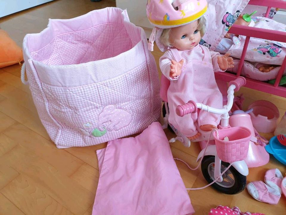 XXL ❤ Paket Puppen Schlitten Fahrrad Bett Kleidung Babyborn in Köln