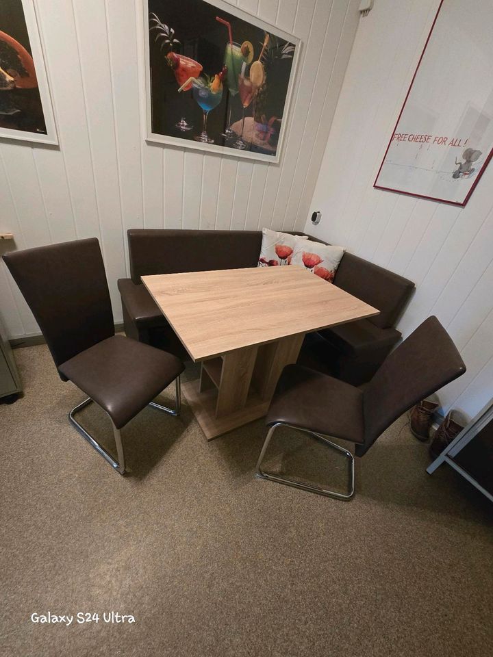 Eckbankgruppe Kunstleder braun mit 2 Stühlen und Tisch in Fulda