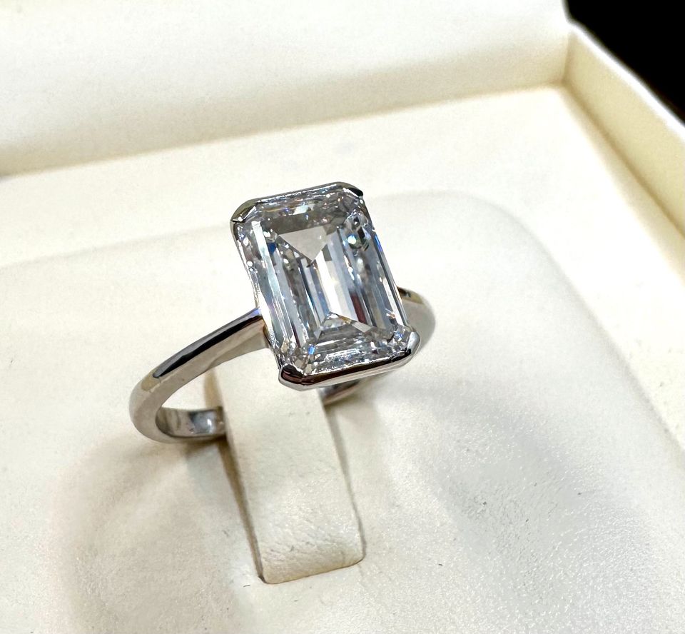 5,04ct Solitär Emerald Cut Diamant IGI Report 950PT Ring TypeIIa in  Nordrhein-Westfalen - Moers | eBay Kleinanzeigen ist jetzt Kleinanzeigen