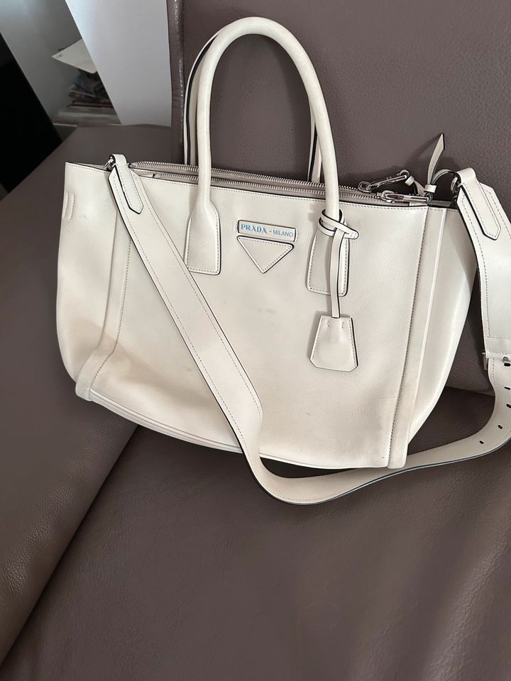 Original Prada Tasche Leder in Essen