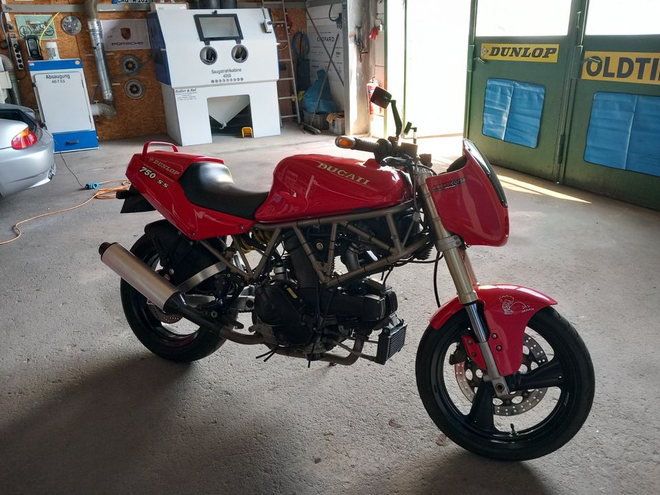 Ducati 750 ss in Burgthann 