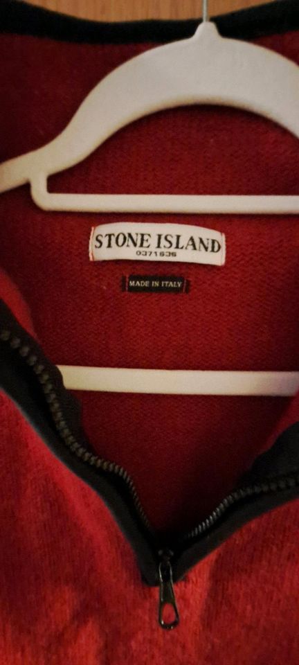 Stone Island Pullover rot Größe M (S) in Feucht
