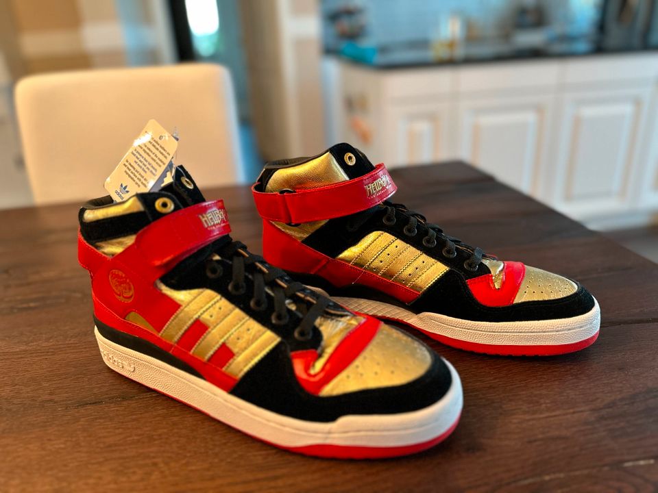 Adidas Forum Mid Hellboy 2 Sneaker Größe: 47 1/3 in Falkensee