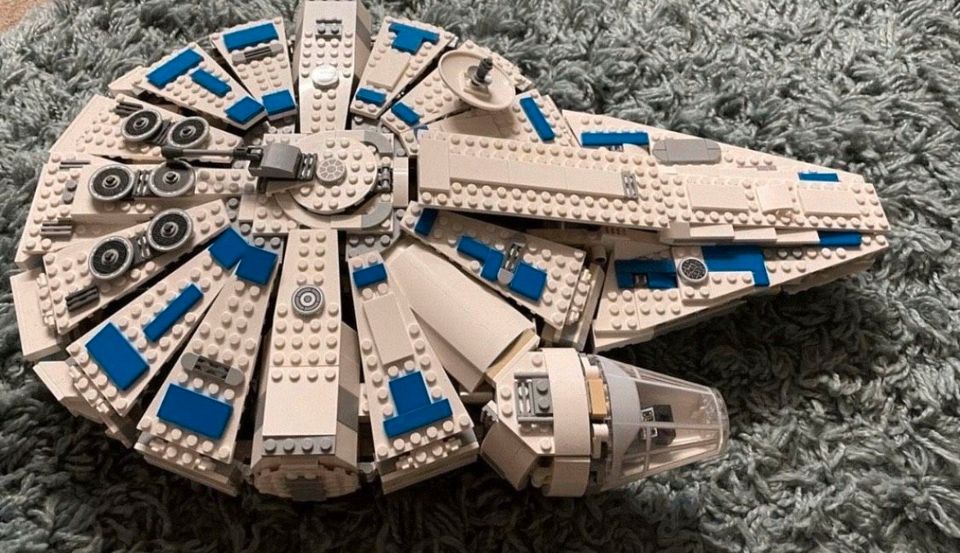 Lego Millennium Falcon mit Anleitung in Perleberg