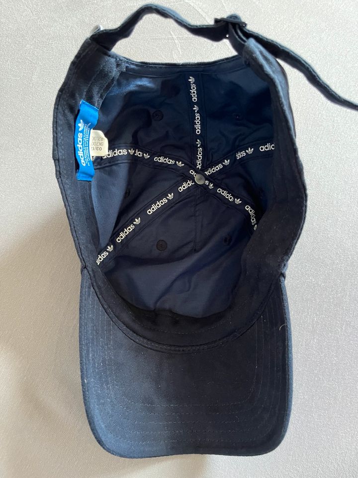 Adidas Kappe, kaum getragen in Essenheim