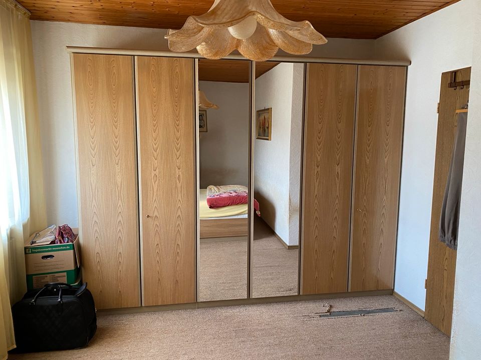 Schlafzimmerschrank massiv in Rosenheim